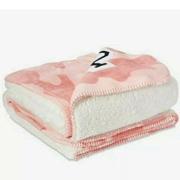 Victoria’s Secret PINK Pink Camo Sherpa Throw Blanket *RARE* - Picture 1 of 13